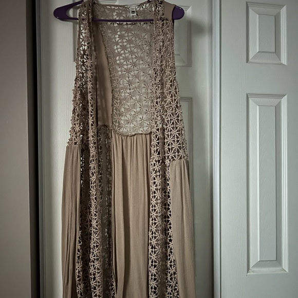 Est 1964, size 18/20w, sleeveless flowered cardigan - Picture 2 of 2